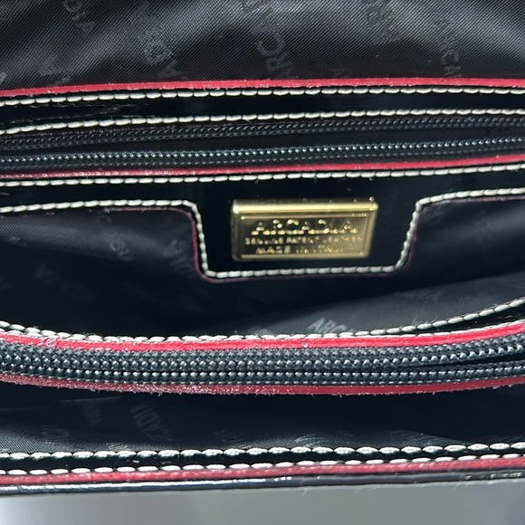 2338- Arcadia Patent Leather Crossbody Bag Made in Italy NWT - Picture 10 of 15